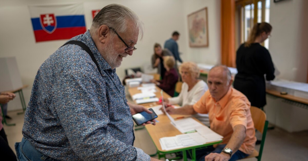 Slovakia&rsquo;s Pro-West, Pro-Russia Parties in Tight Race, Exit Polls Say